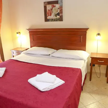 Апартаменти Mediterraneo - By Vacation Service Чефалу