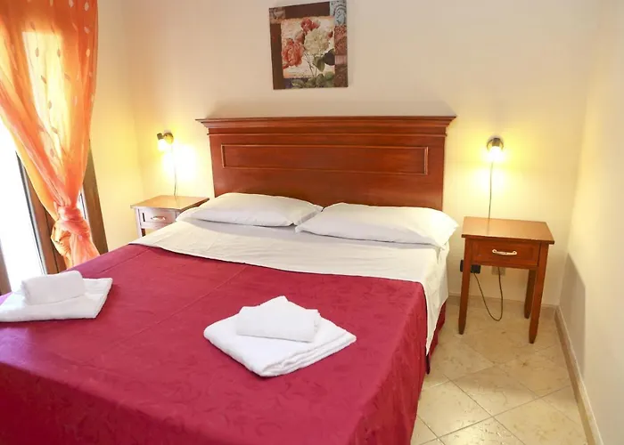 Апартаменти Mediterraneo - By Vacation Service Чефалу